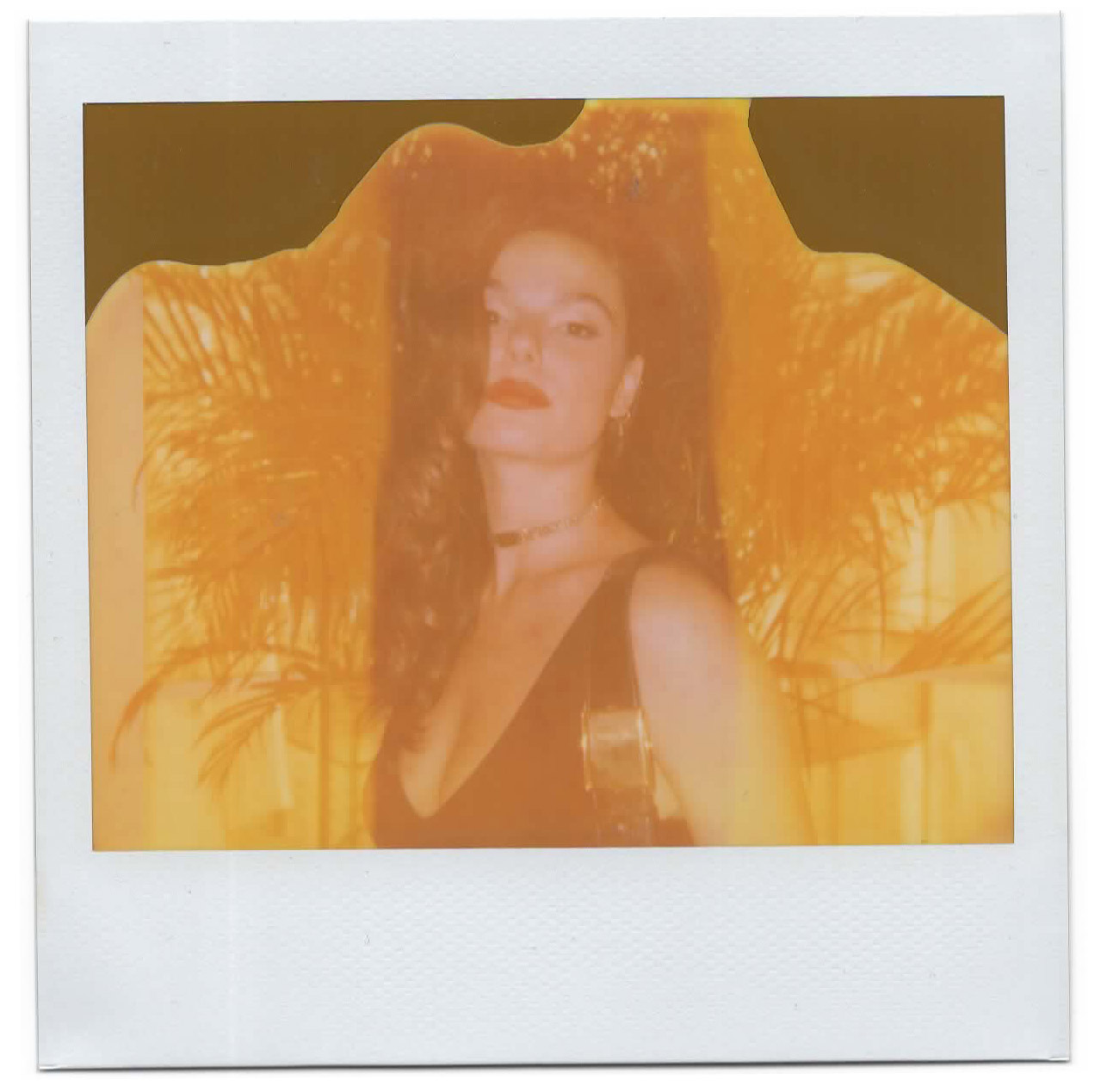 Photo Polaroid de la Actrice brésilienne Isis Valverde par le photographe Antonio Barros